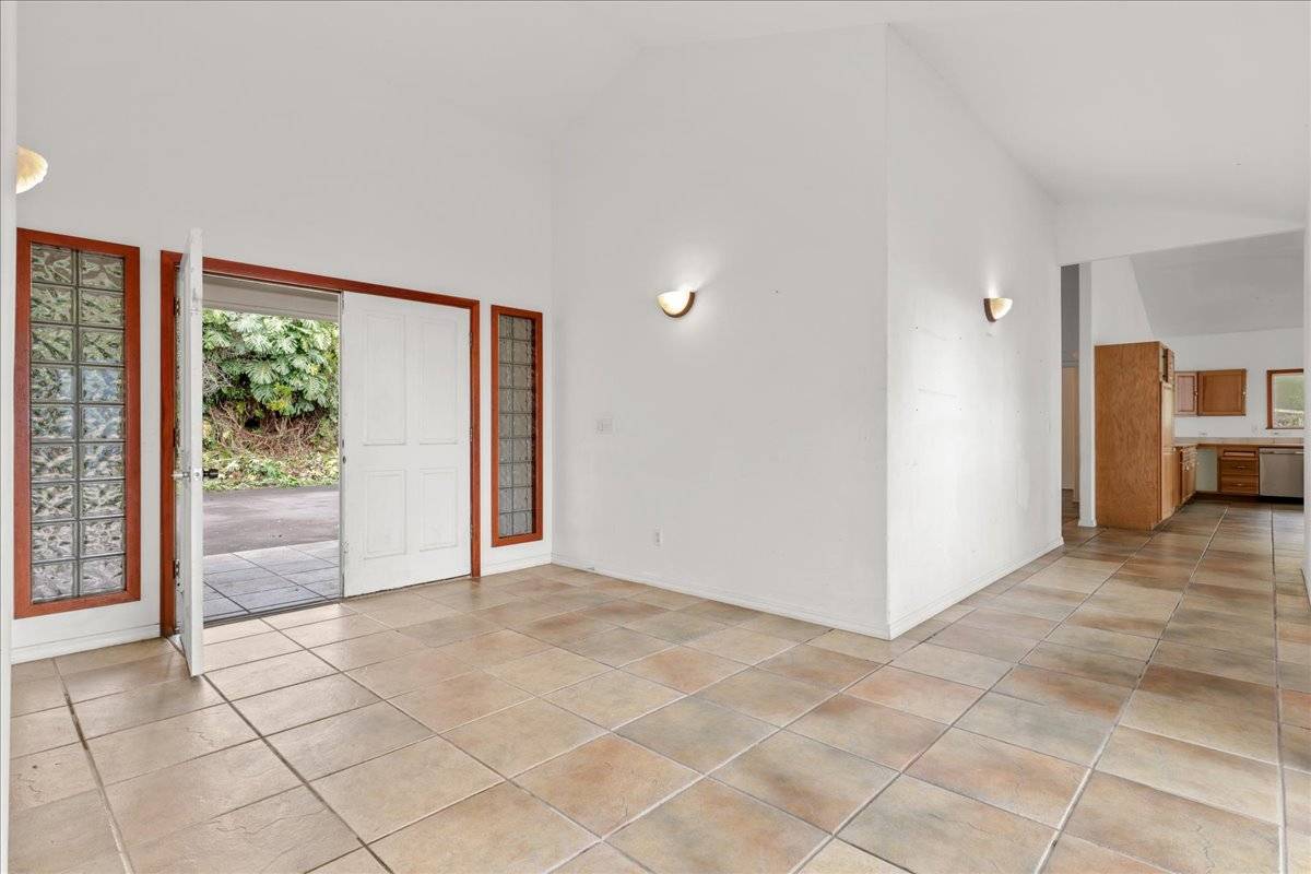 734583 Kukuki St in KALOKO MAUKA SUBDIVISION MLS® 709127 For Sale