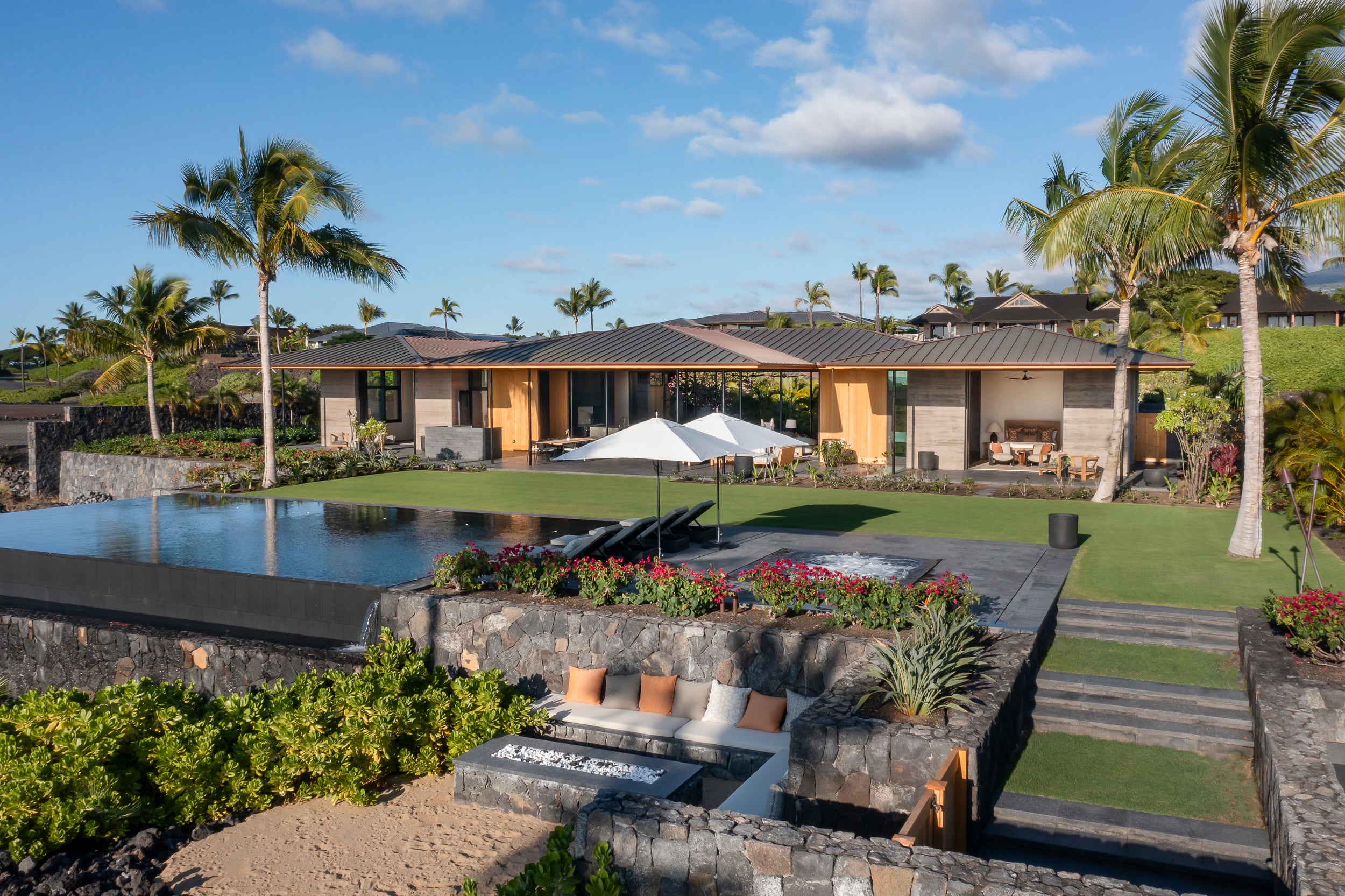 Photo of Listing #715383