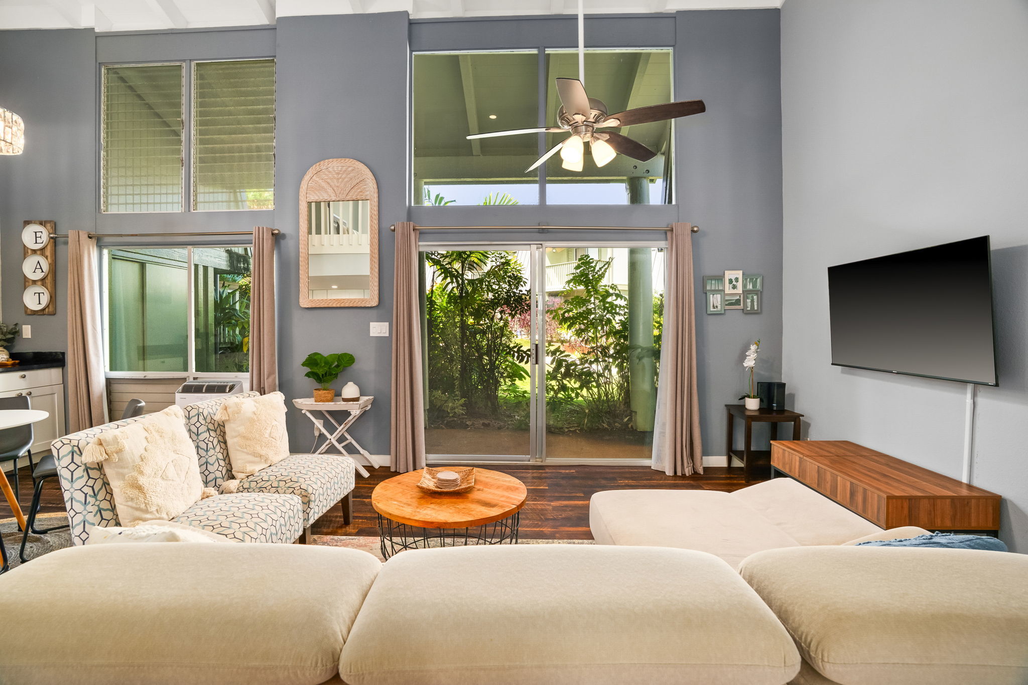 Photo of Listing #718010