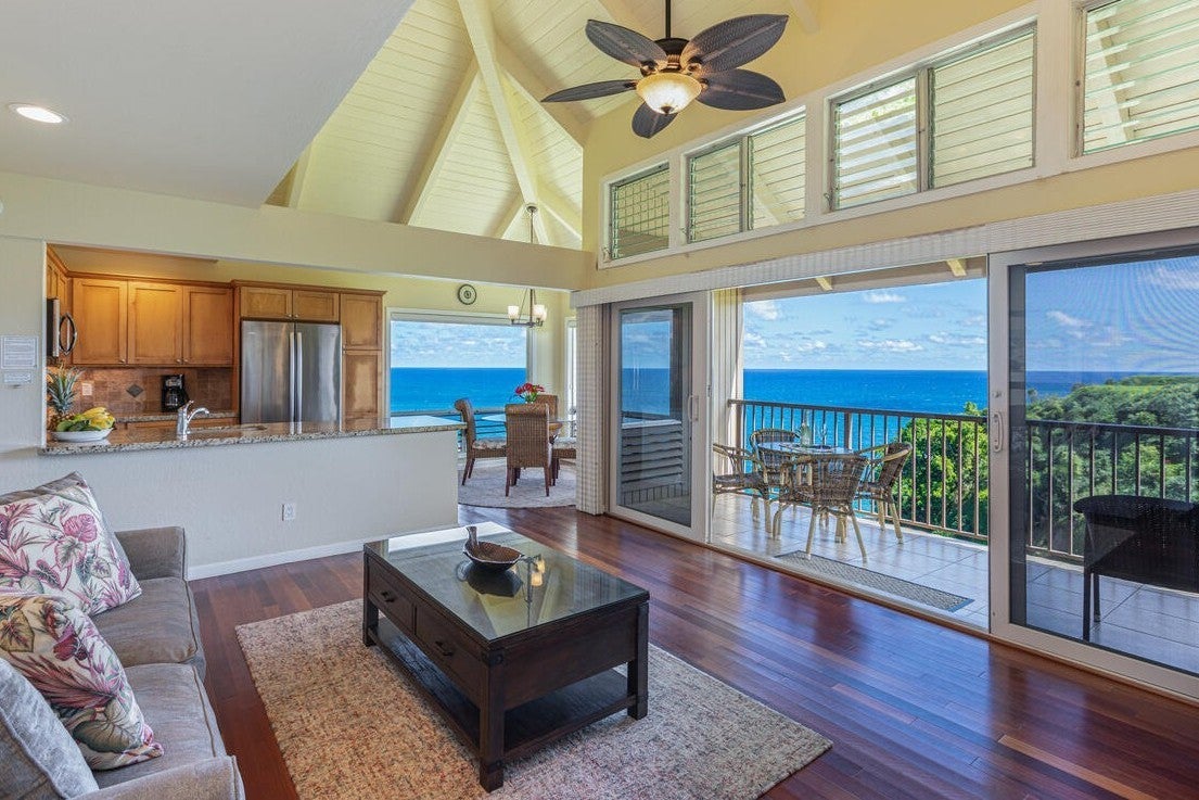 Photo of Listing #723595