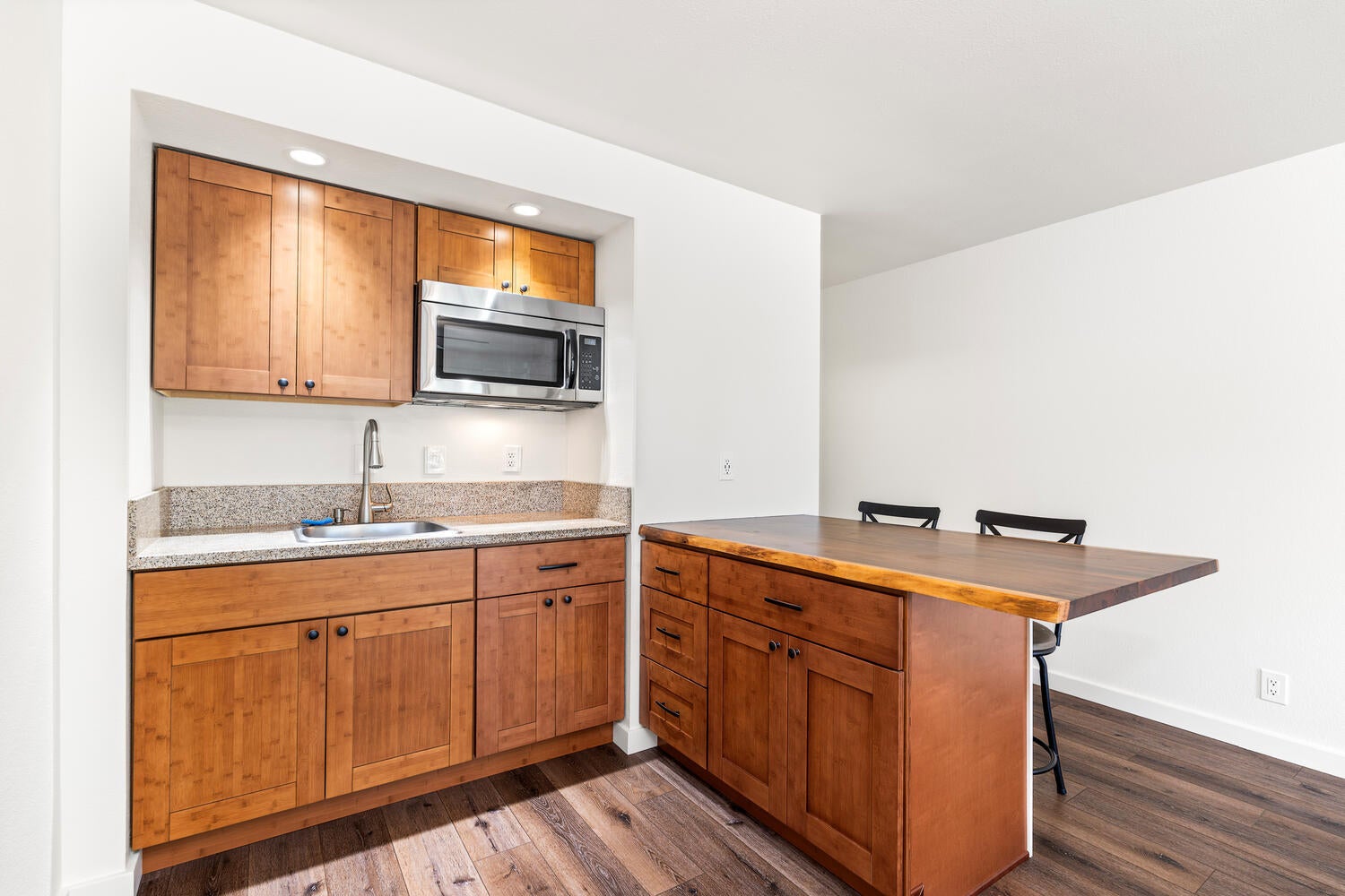 Photo of Listing #724510