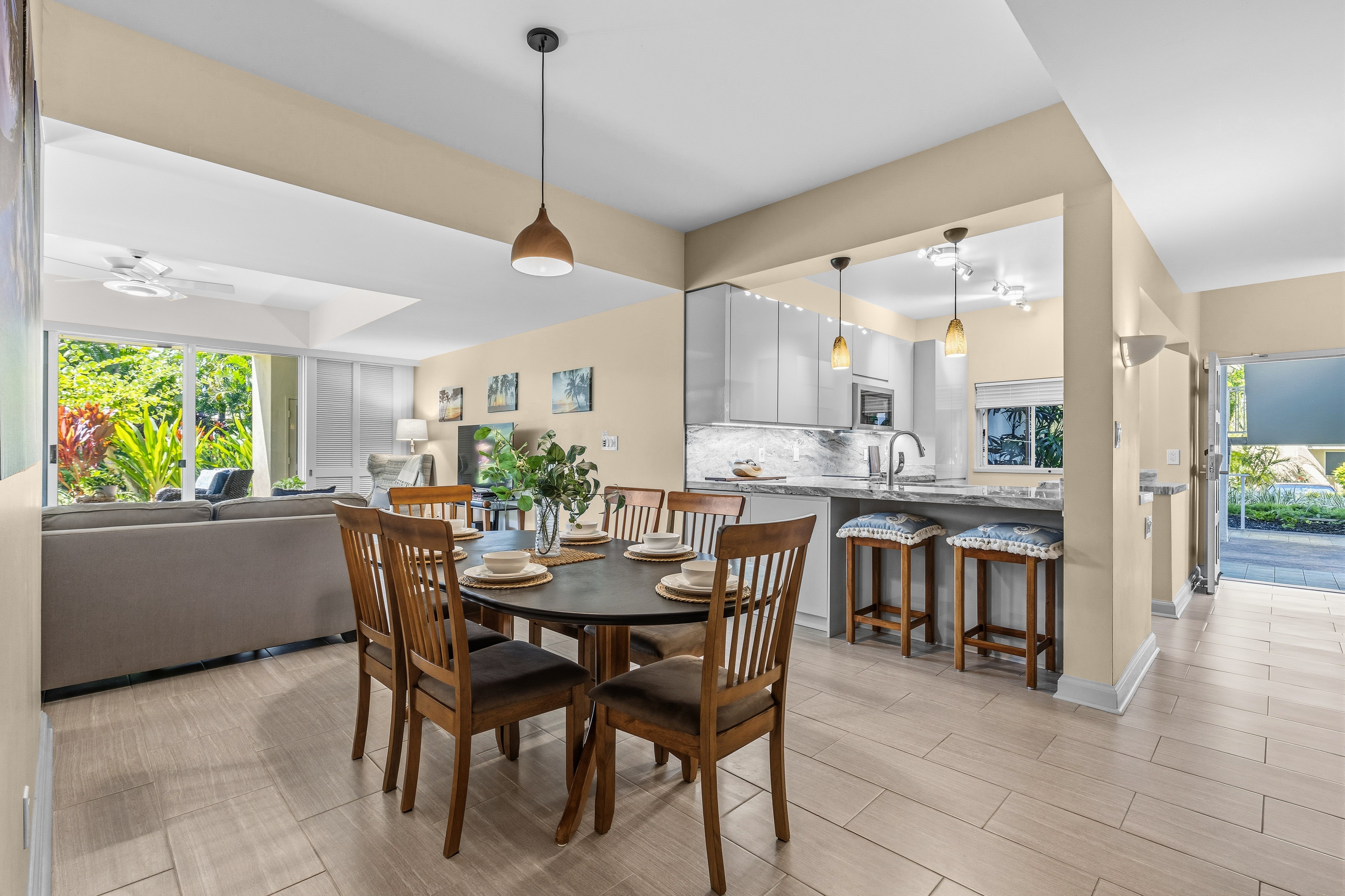 Photo of Listing #725411