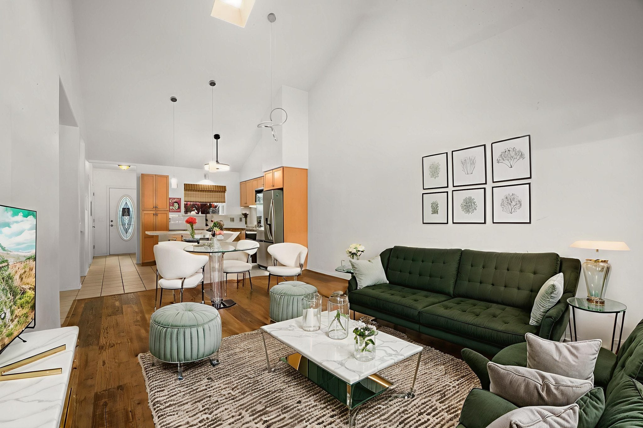 Photo of Listing #725462