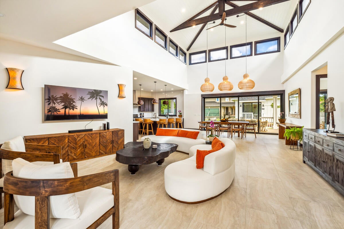 Photo of Listing #725472