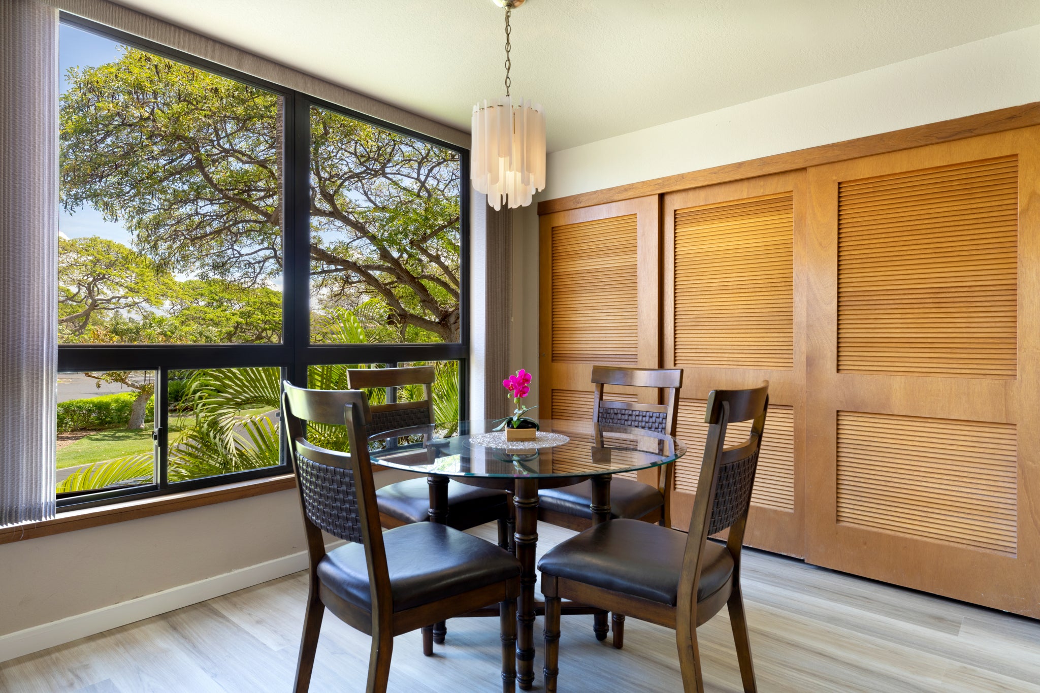 Photo of Listing #725781