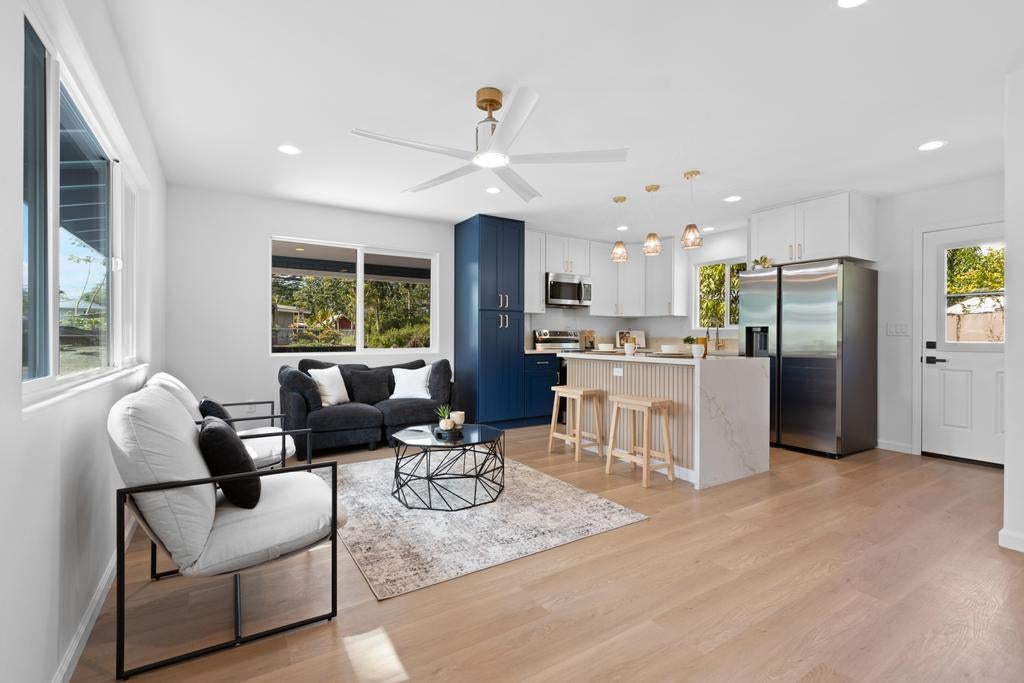 Photo of Listing #726146