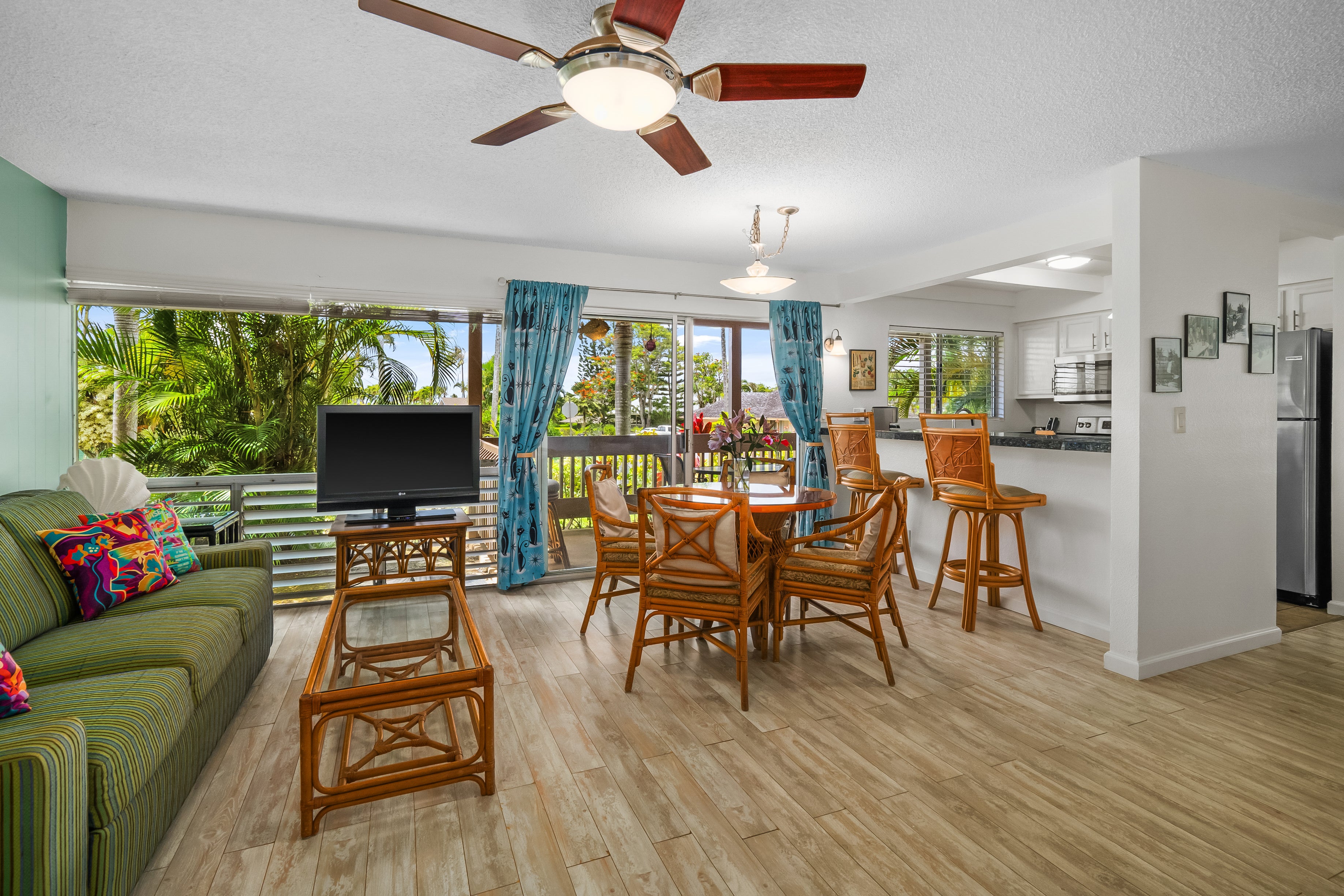 Photo of Listing #711565