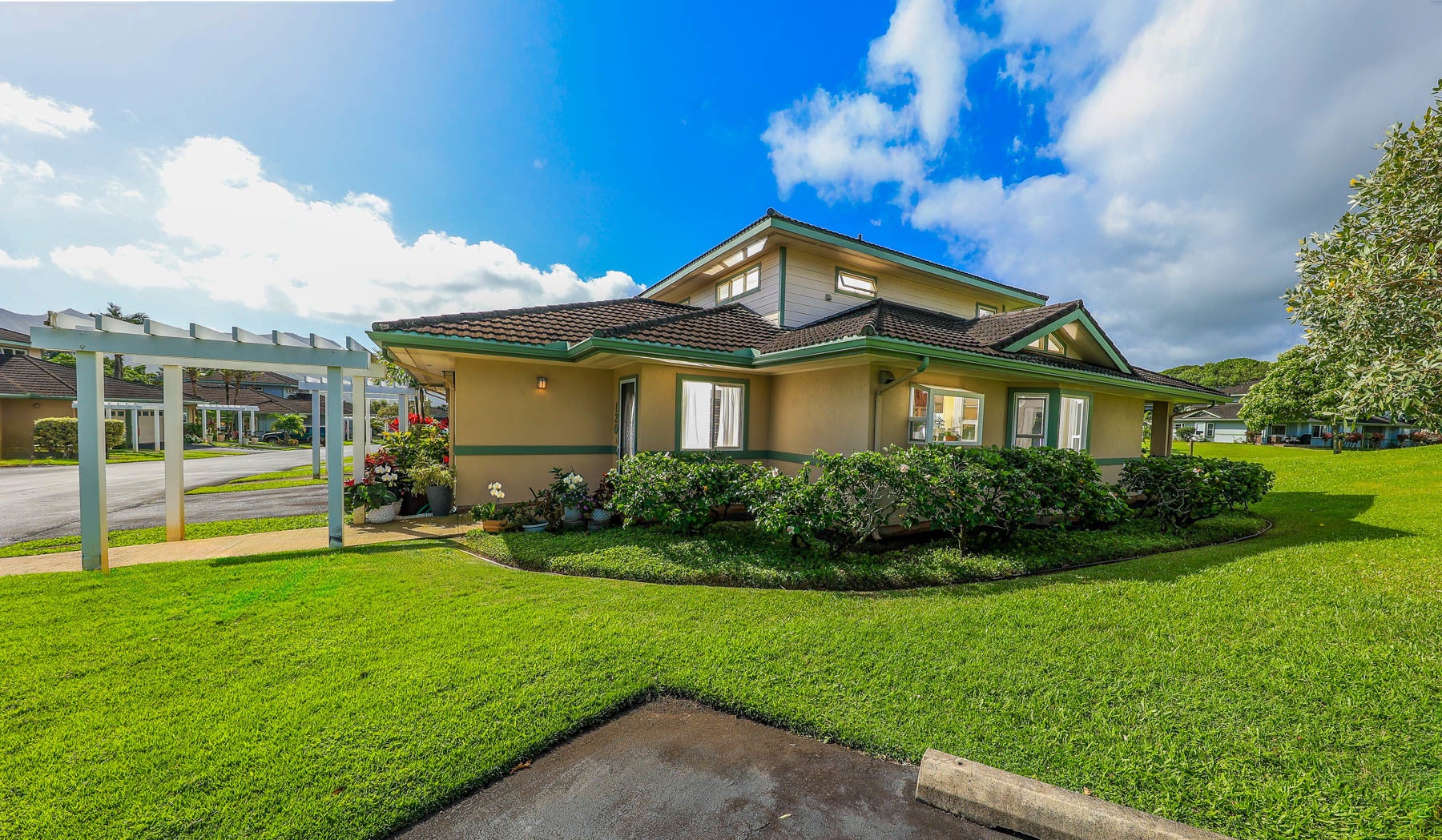 Photo of Listing #716376