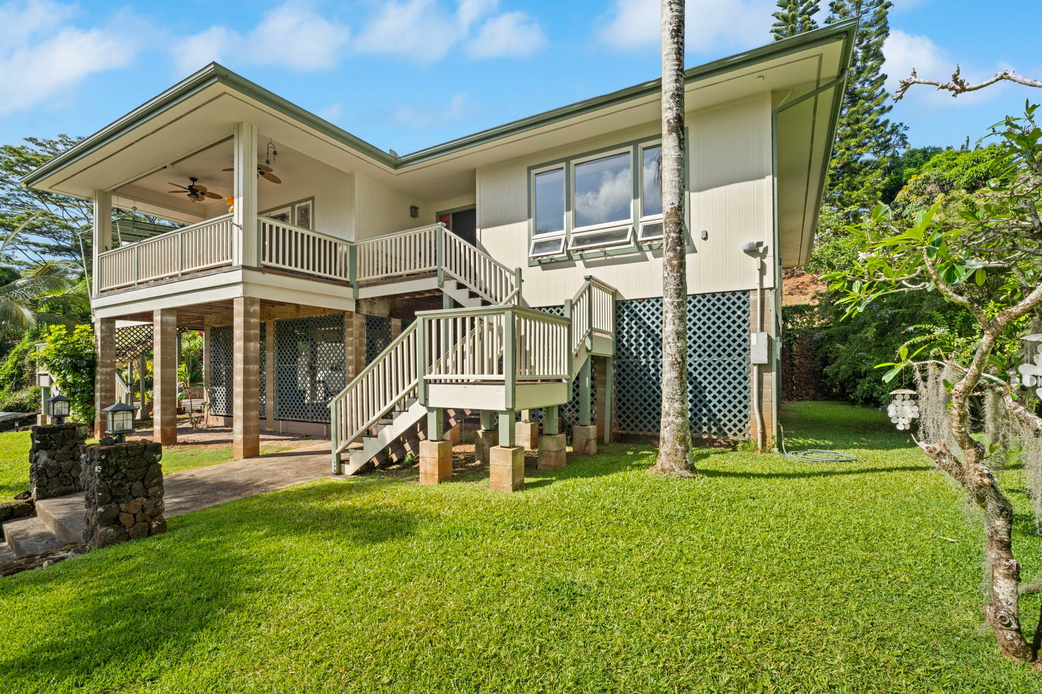 Photo of Listing #721533