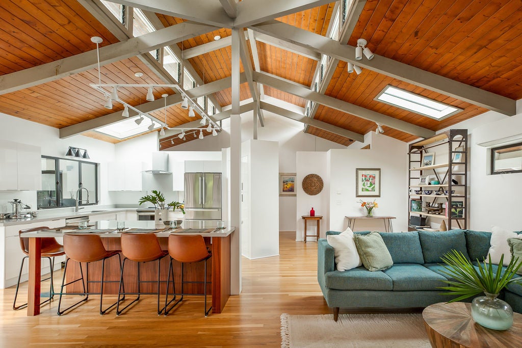 Photo of Listing #722545