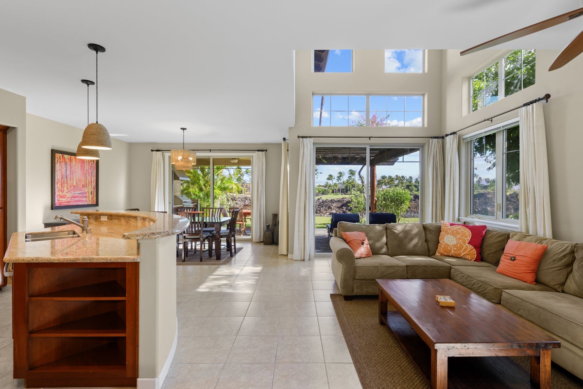 Photo of Listing #723085