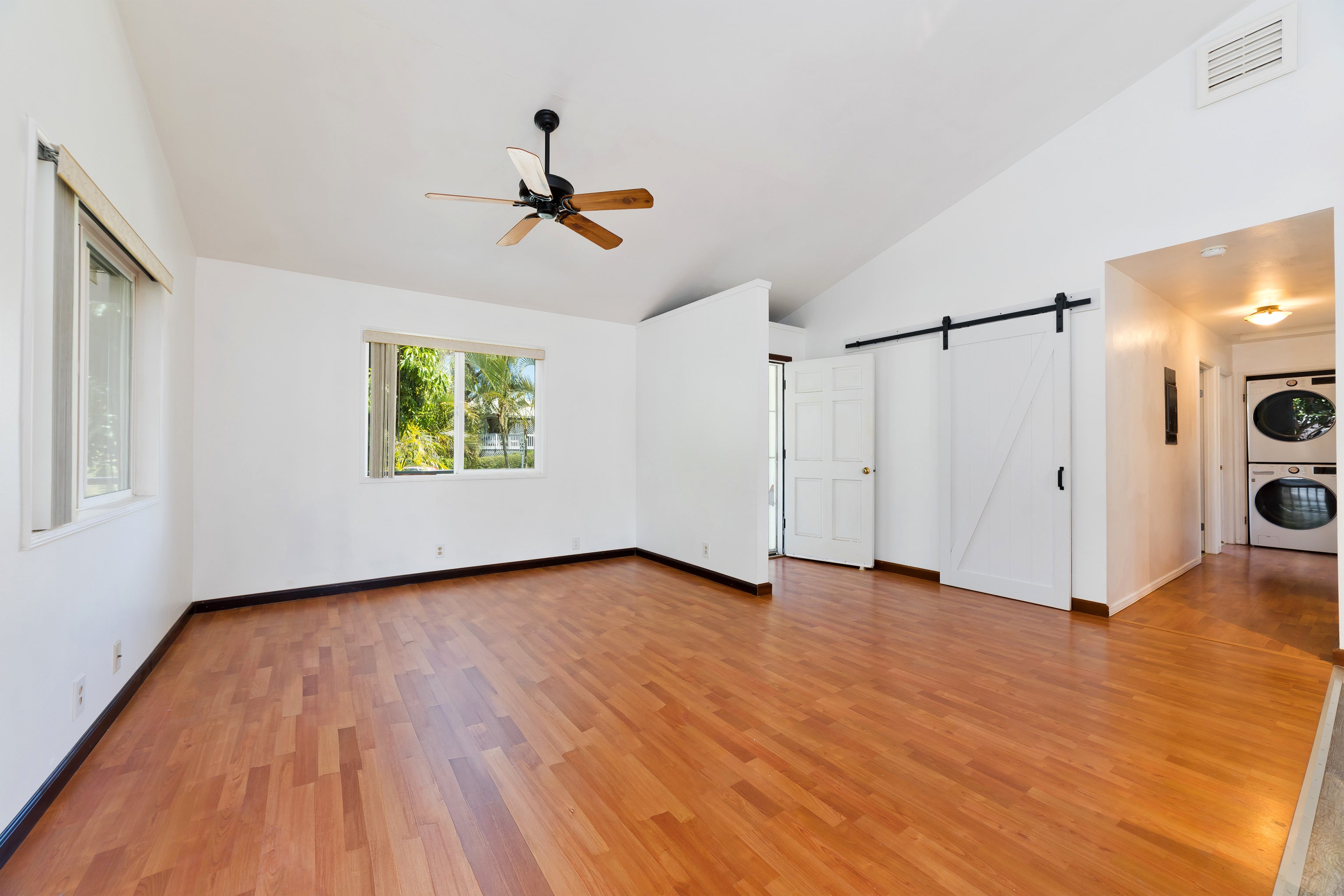 Photo of Listing #723129