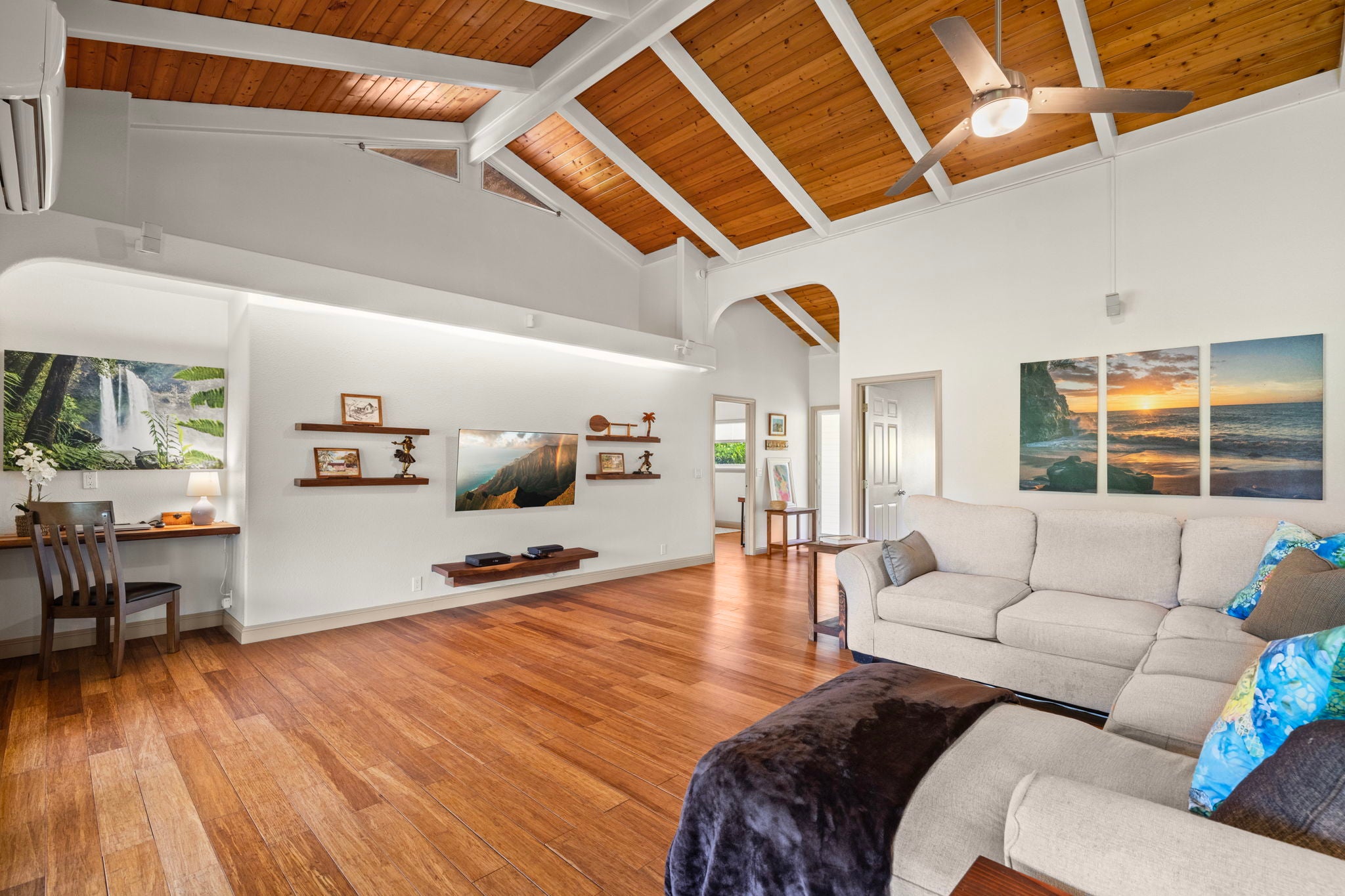 Photo of Listing #723405