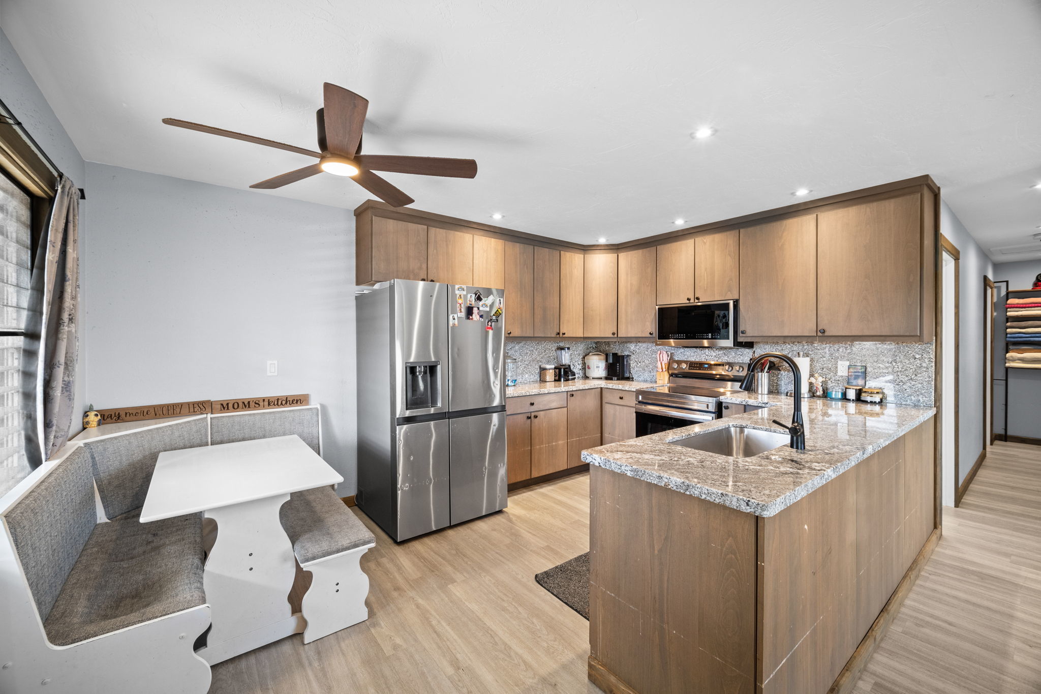 Photo of Listing #723557