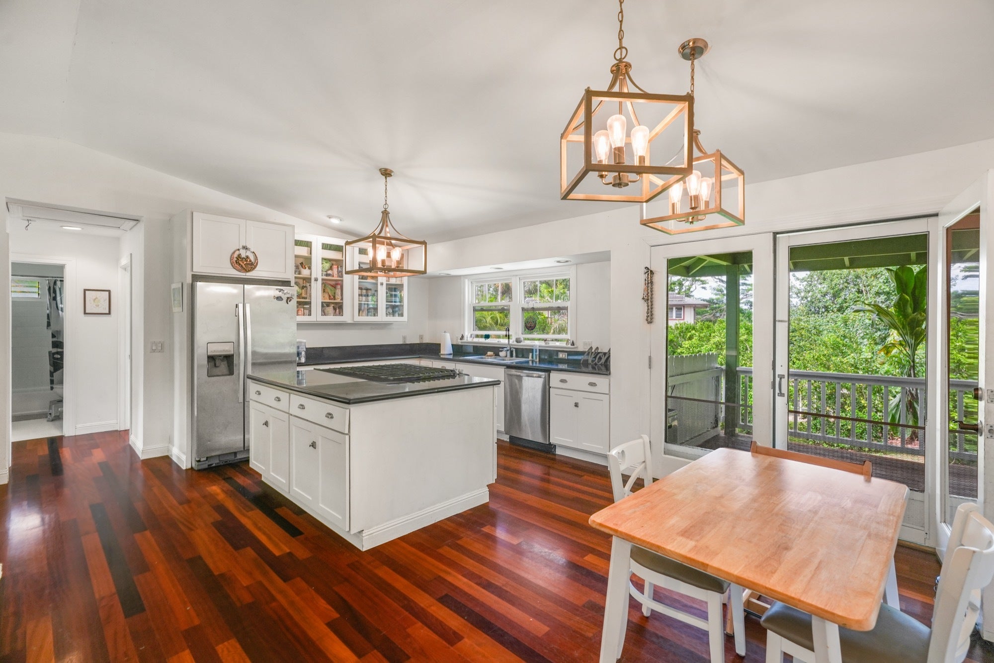 Photo of Listing #723642