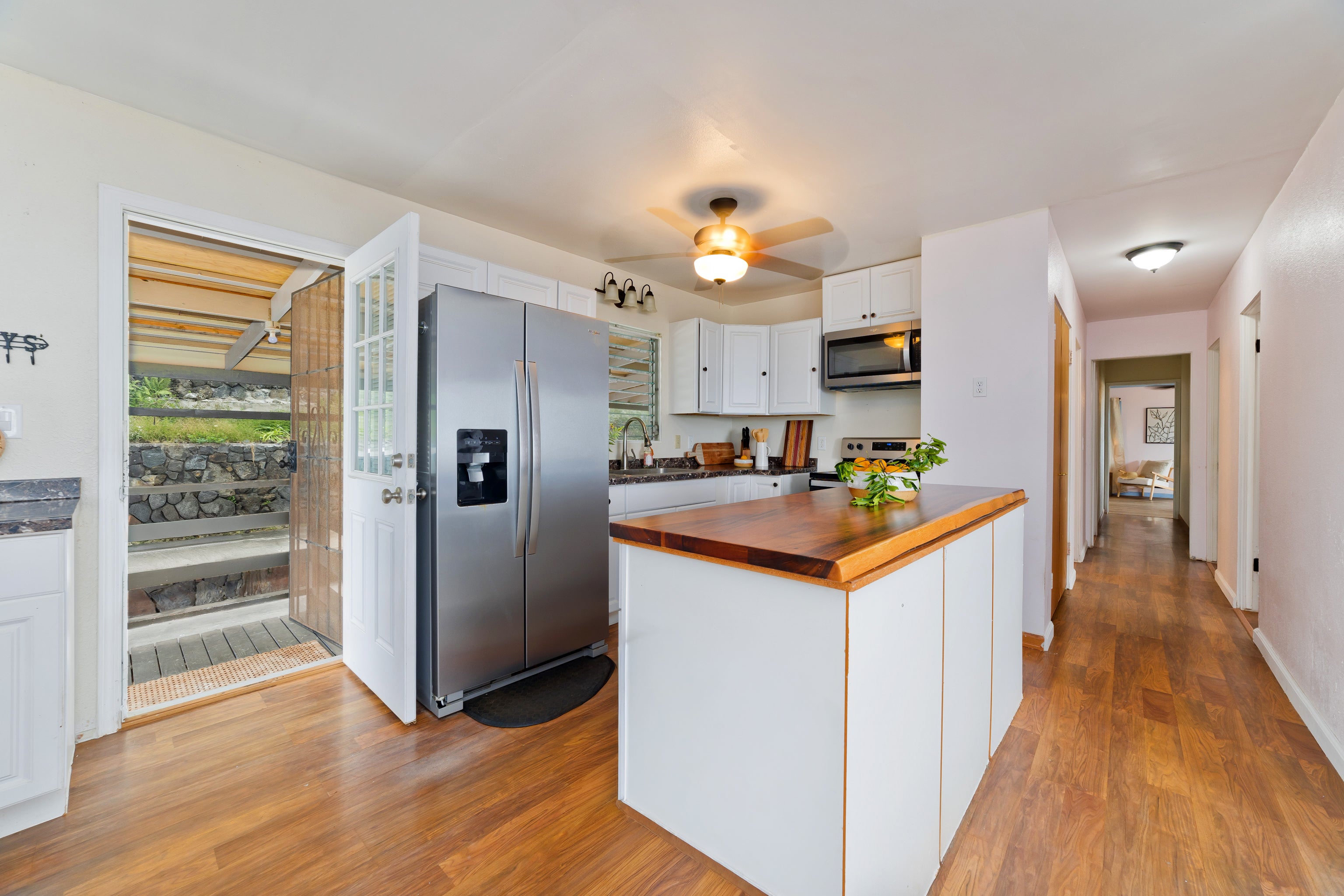 Photo of Listing #725839