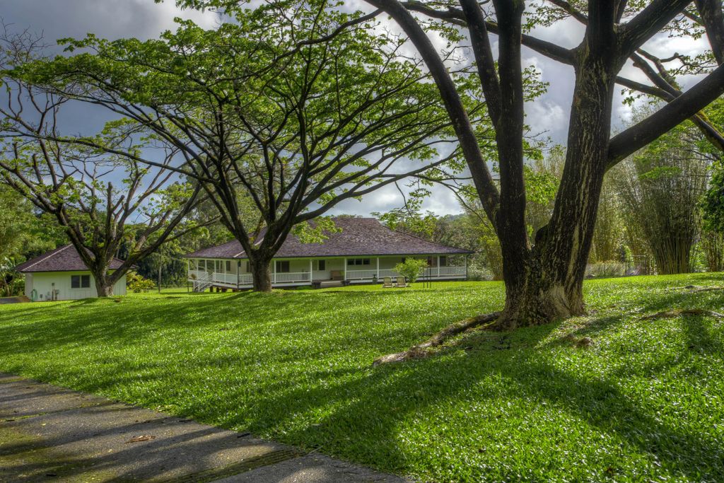 6140 Kahiliholo Rd, Kilauea