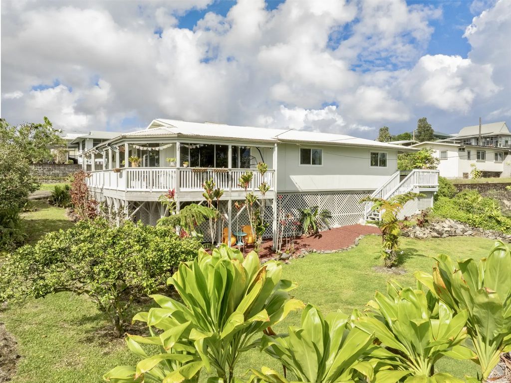 8 Kaikuono St, Hilo