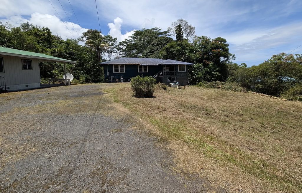 1360 Kaumana Dr, Hilo