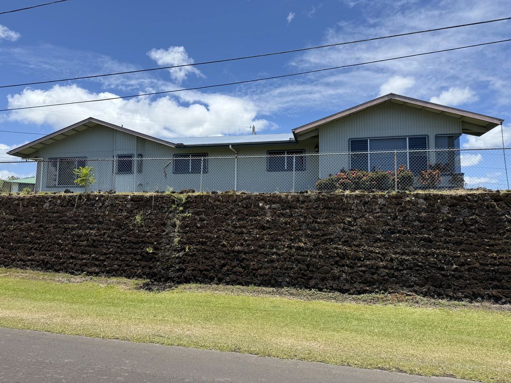 1572 Kaupili Pl, Hilo