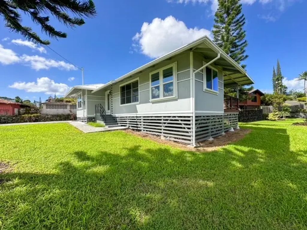 956 Kaumana Dr, Hilo