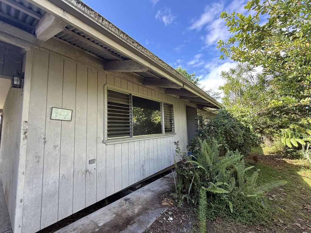 52 Wawai Loop, Hilo