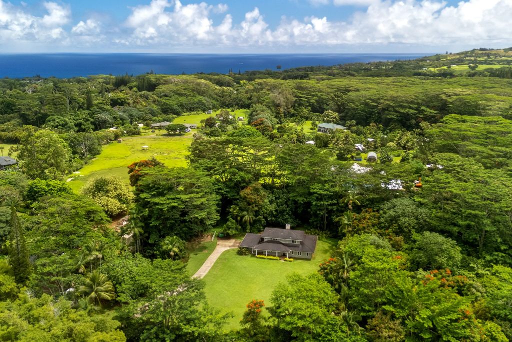 4751 Kahiliholo Rd, Kilauea