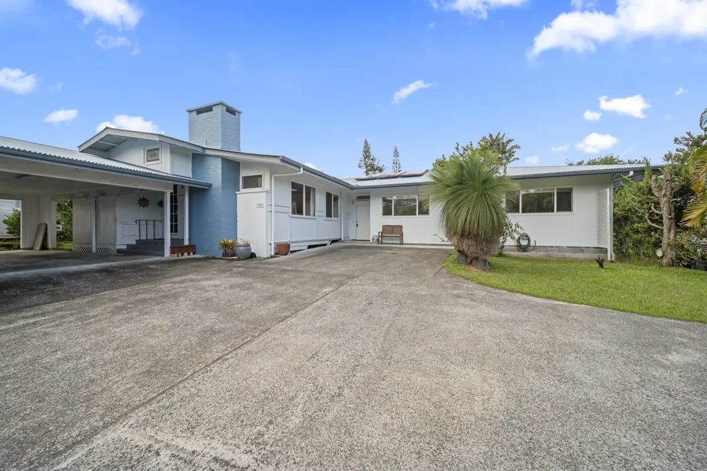 1808 Waianuenue Ave, Hilo