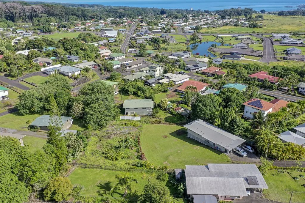 560 Kaumana Dr, Hilo
