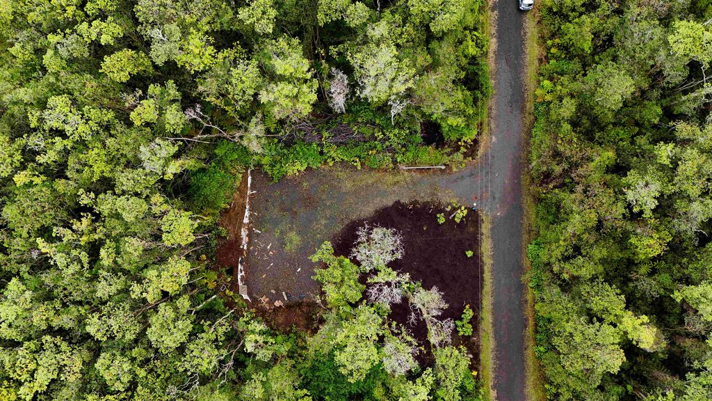 Road 11, Volcano