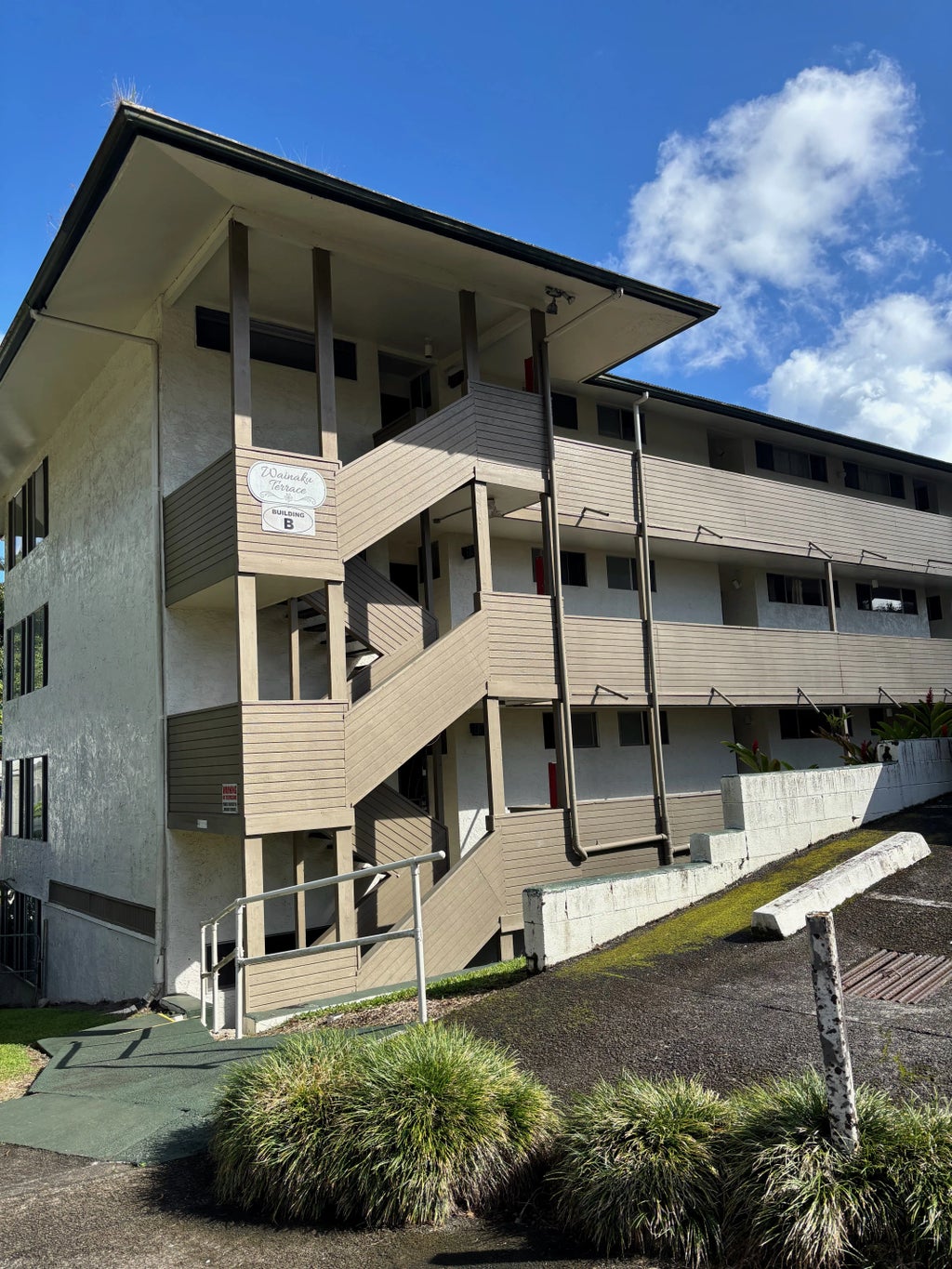 360 Kauila St 301, Hilo