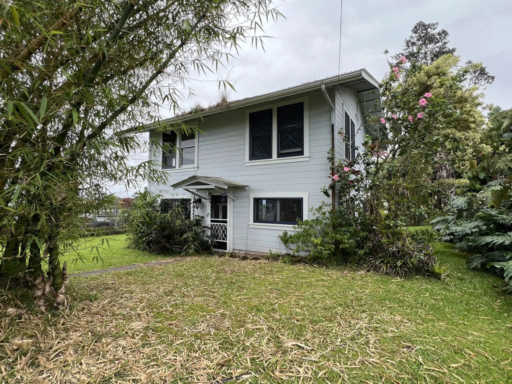 2131 Kaumana Dr, Hilo