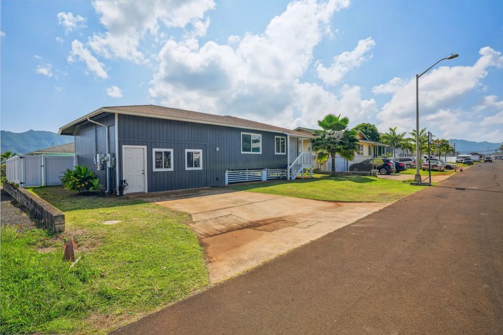 1974 Nana Pali St, Lihue
