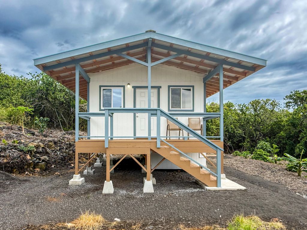 94-6410 Holowai St, Naalehu