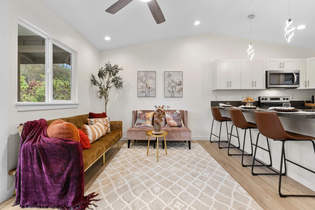 18-2321 Ekolu Rd, Mountain View