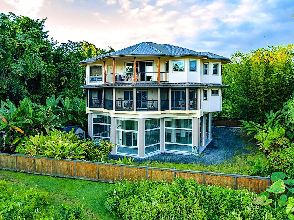 23 Machida Lane, Hilo