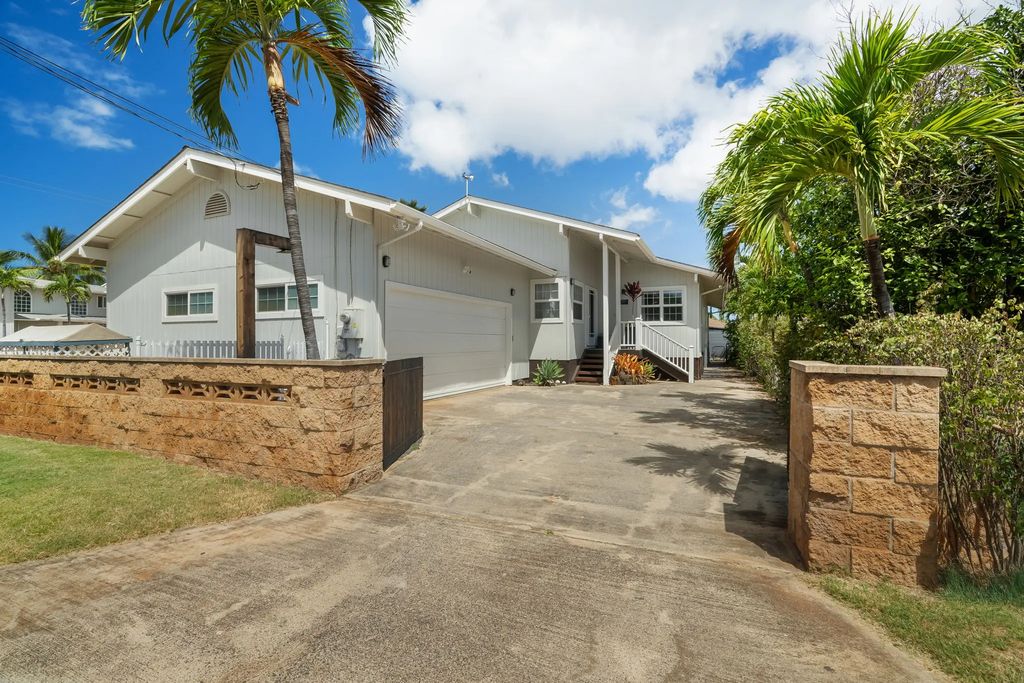 9897 Kahakai Rd, Waimea