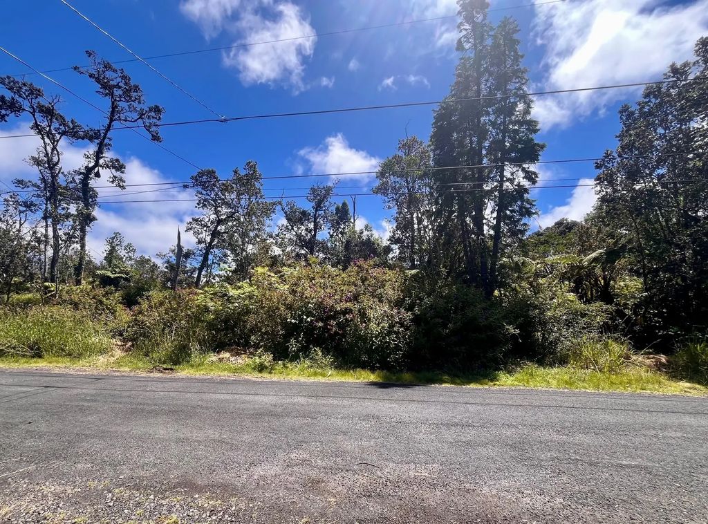 Kekoanui St, Volcano
