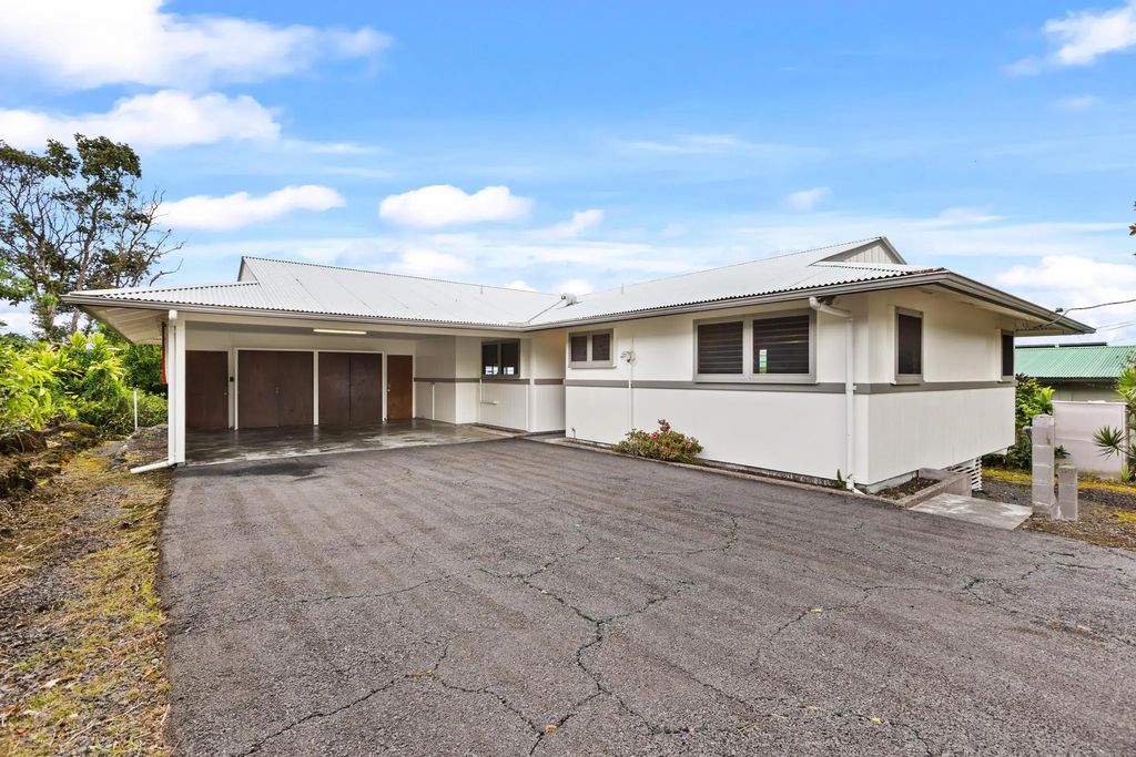42 Pakalana Pl, Hilo