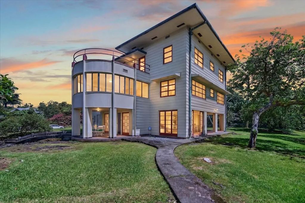 1868 Kalanianaole St, Hilo