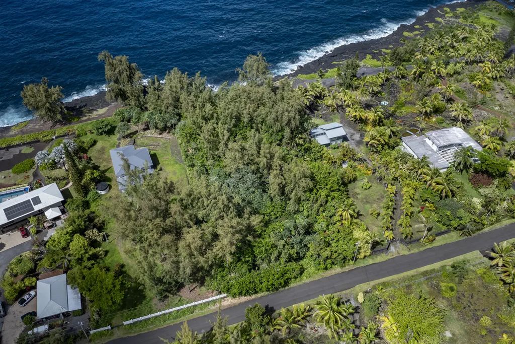 1st Ave, Keaau