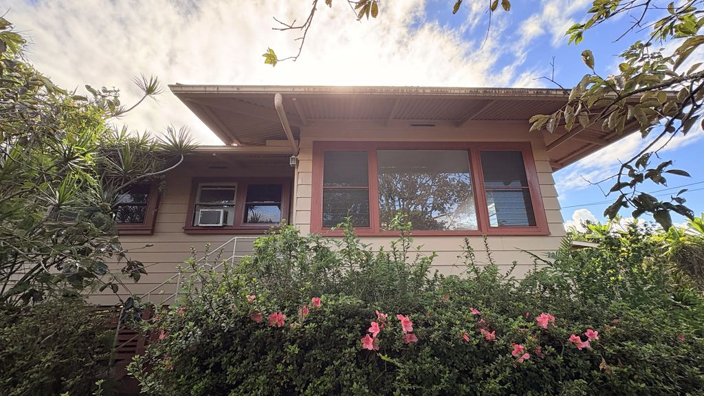 70 Hoonanea St, Hilo