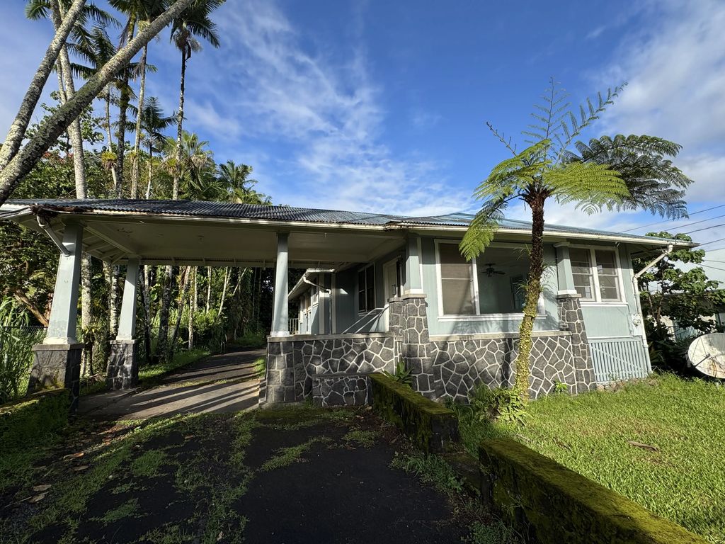 1186 Kinoole St, Hilo