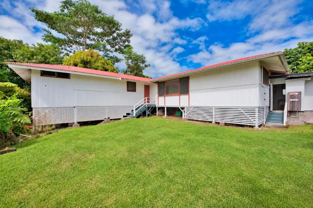 275 Kaumana Dr, Hilo
