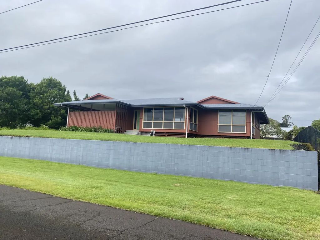 300 Naniakea St, Hilo