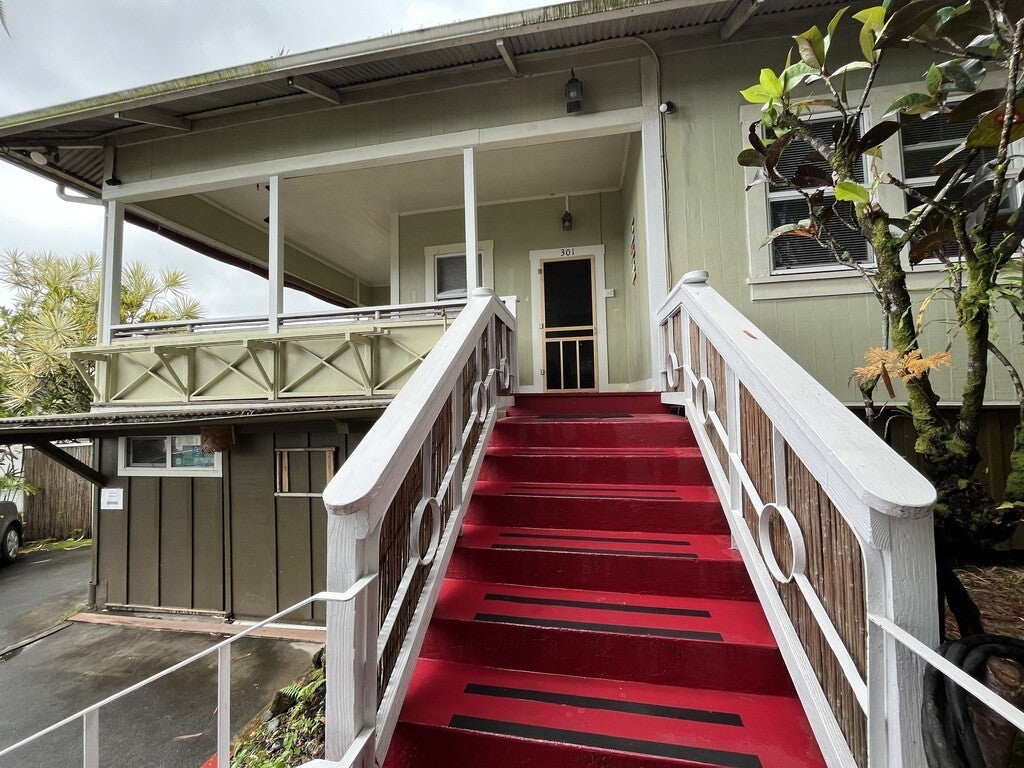 301 Ponahawai St, Hilo