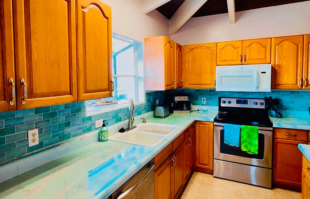 92-8651 Paradise Pkwy, Ocean View