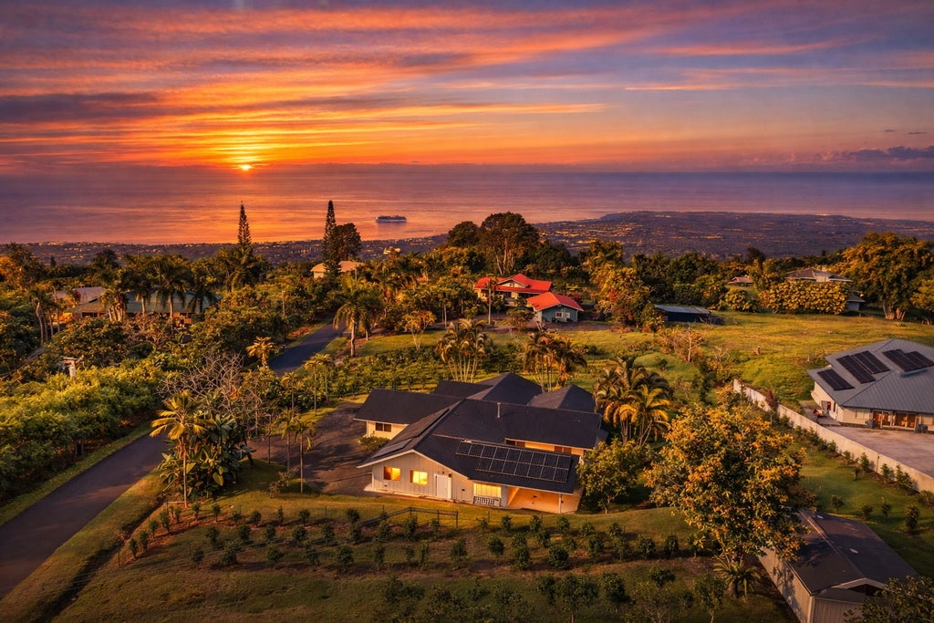 75-1069-a Kamalani St, Holualoa