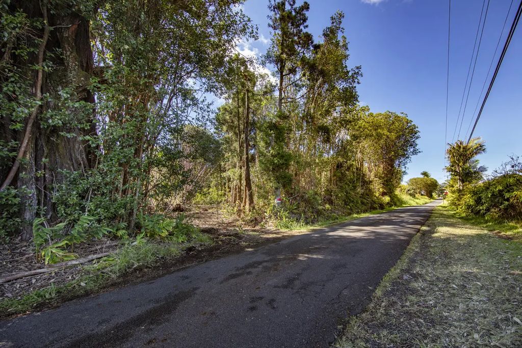 Peck Rd, Volcano