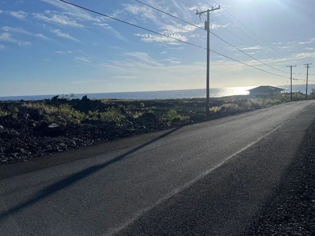 Aoao Ave, Captain Cook